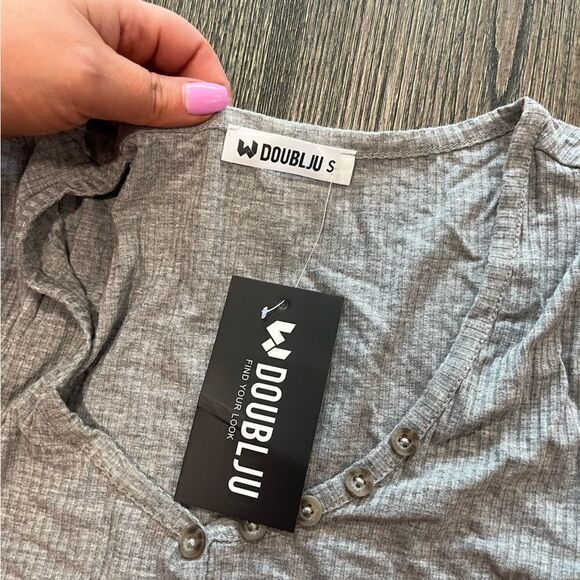 NWT Doubleju Light Gray Long Sleeve Ribbed Henley Top Size S - Picture 3 of 4